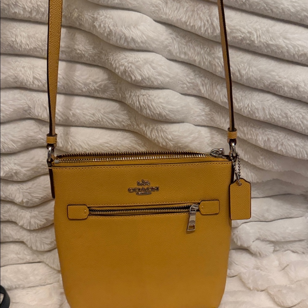 NWT Coach Mini Rowan File Bag in Honeycomb/Silver - Picture 14 of 15